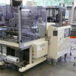 Pester Pewo-Pack 450SN collator bundler for cartons, with stacking/collation unit and shrink tunnel