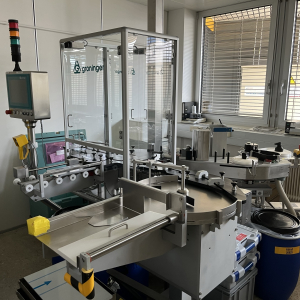 Groninger HEA 105 labelling machine for vials, bottles, etc., capacity up to 3,600 vials/hr